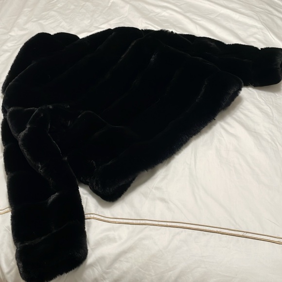 GUESS Black FauxFur Coat, Brand new - Picture 4 of 6